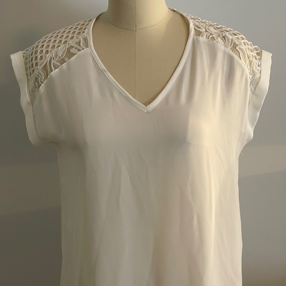Zac & Rachel Creamy White Top With Shoulder Design- Size Small - Picture 1 of 6